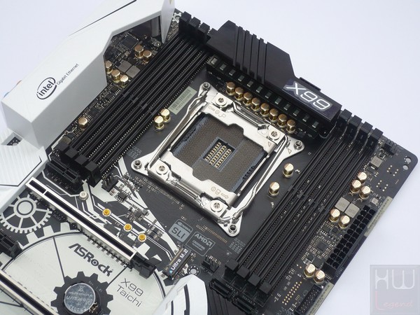 030-asrock-x99-taichi-foto-scheda-zona-socket-large