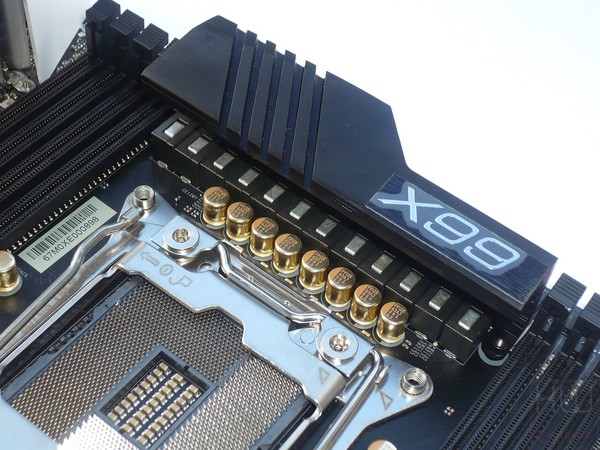 033-asrock-x99-taichi-foto-scheda-zona-socket-circuiteria
