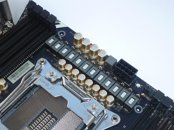 035-asrock-x99-taichi-foto-scheda-zona-socket-circuiteria