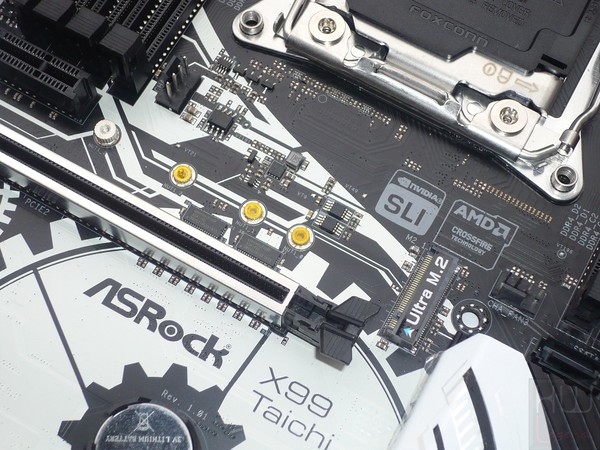 042-asrock-x99-taichi-foto-scheda-conn-ultram2-pcie