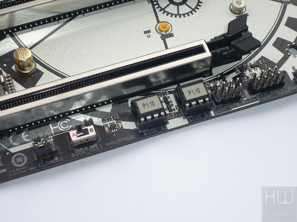 045-asrock-x99-taichi-foto-scheda-connettori-supplementari-doppio-bios-switch