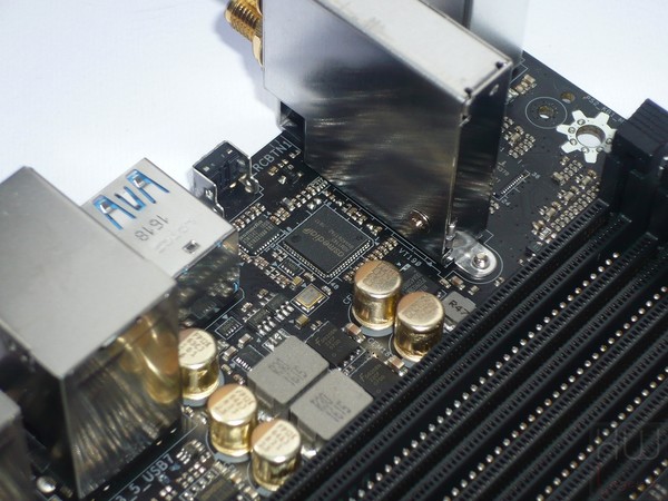 052-asrock-x99-taichi-foto-scheda-controller-usb3.1-asmedia