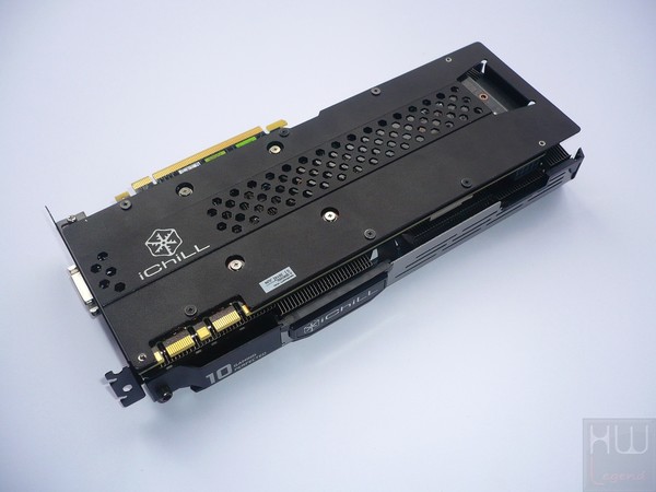 069-inno3d-gtx1070-ichill-foto-scheda-retro-varie