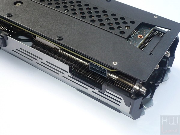 075-inno3d-gtx1070-ichill-foto-scheda-connettori-alimentazione