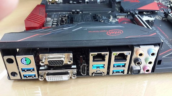 ASRock_Fatal1ty_Z270_K6_-_4