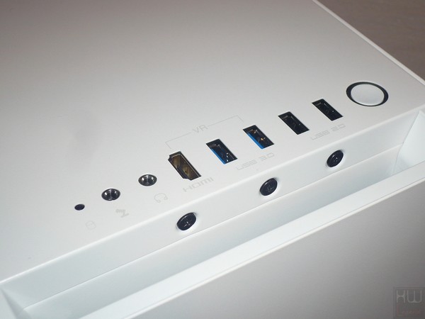 028-A-nzxt-s340-elite-white-foto-case-fronte-dettaglio-pannello-IO
