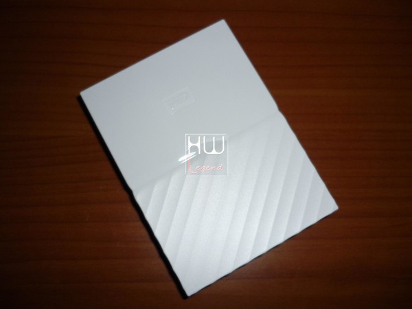 Western_Digital_My_Passport_-_Uno_sguardo_da_vicino_-_1