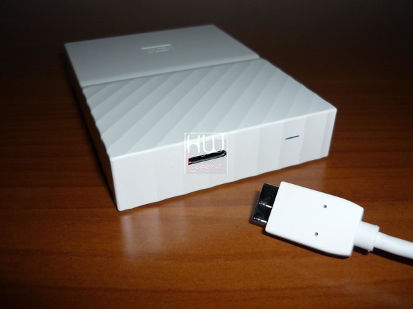 Western_Digital_My_Passport_-_Uno_sguardo_da_vicino_-_16