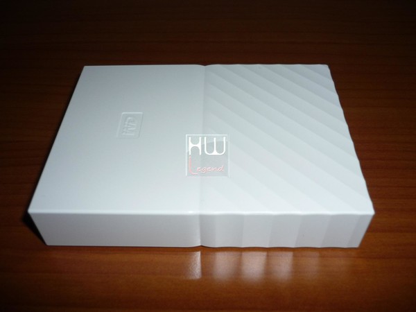 Western_Digital_My_Passport_-_Uno_sguardo_da_vicino_-_2