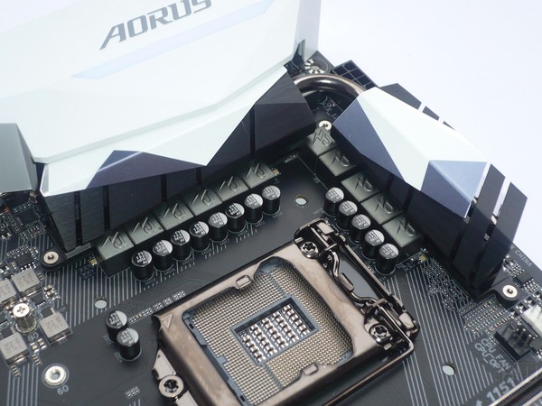 032-A-gigabyte-z270x-gaming7-foto-scheda-particolare-circuiteria-11fasi