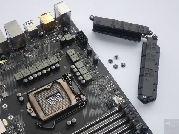 032-B-gigabyte-z270x-gaming7-foto-scheda-particolare-circuiteria-11fasi