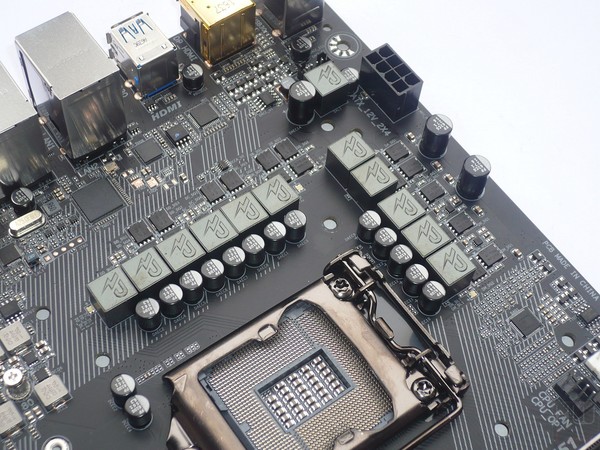 032-C-gigabyte-z270x-gaming7-foto-scheda-particolare-circuiteria-11fasi