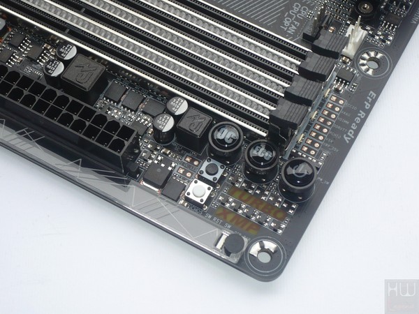 036-gigabyte-z270x-gaming7-foto-scheda-particolare-pulsanti-oc-eco-reset-avvio