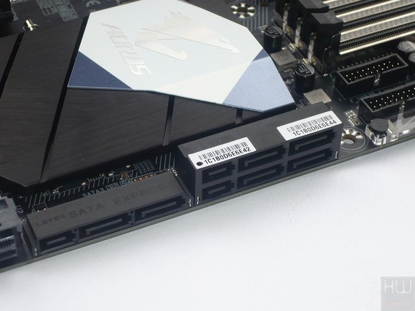 044-gigabyte-z270x-gaming7-foto-scheda-porte-sata-sataexpress