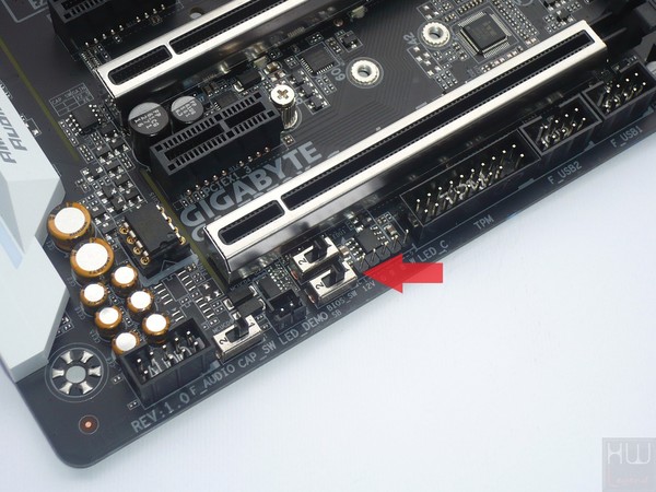 049-gigabyte-z270x-gaming7-foto-scheda-particolare-switch-selezione-dualbios