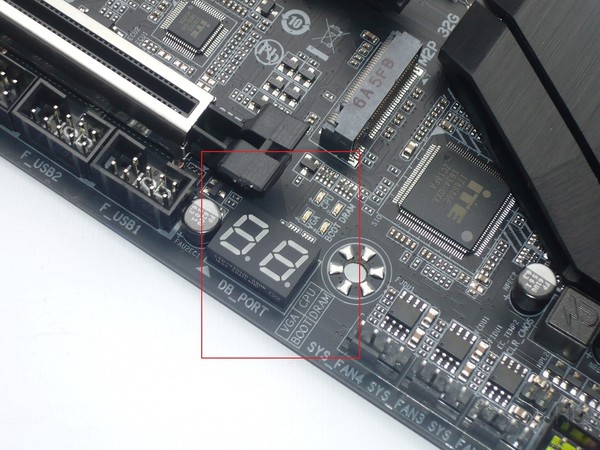 050-gigabyte-z270x-gaming7-foto-scheda-particolare-debug-display-diagnostics-led