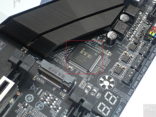 055-gigabyte-z270x-gaming7-foto-scheda-particolare-chip-hwmonitor