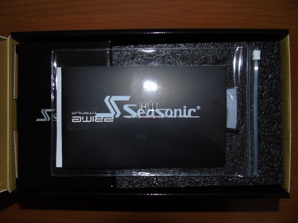 Seasonic_PRIME_Titanium_850W_e_650W_-_Confezione_e_Bundle_-_7