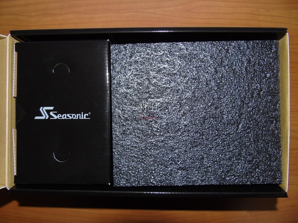 Seasonic_PRIME_Titanium_850W_e_650W_-_Confezione_e_Bundle_-_8