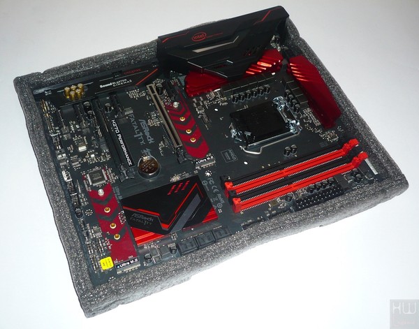 022-asrock-fatal1ty-h270-performance-foto-confezione-interno-particolare-protezione-scheda