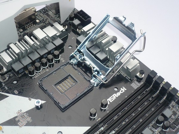 030-asrock-z270-killer-sli-layout-scheda-zona-socket
