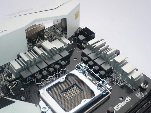 031-A-asrock-z270-killer-sli-layout-scheda-zona-socket-particolare-circuiteria