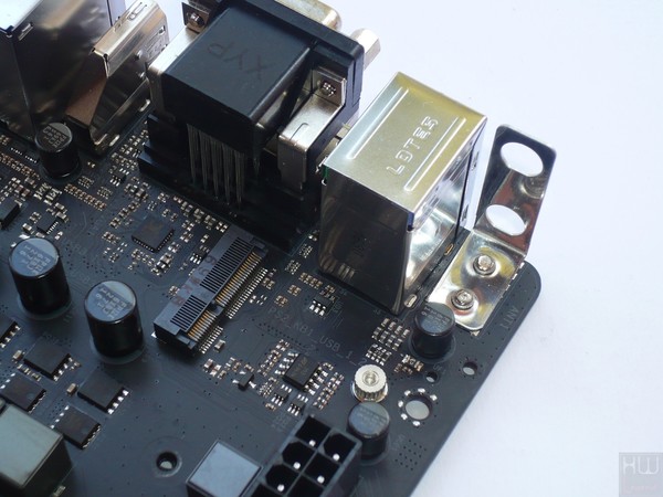 037-asrock-fatal1ty-h270-performance-foto-scheda-particolare-connettore-m2-ekey-wifi-bt-modulo
