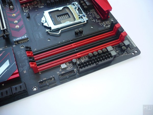038-asrock-fatal1ty-h270-performance-foto-scheda-slot-ddr4