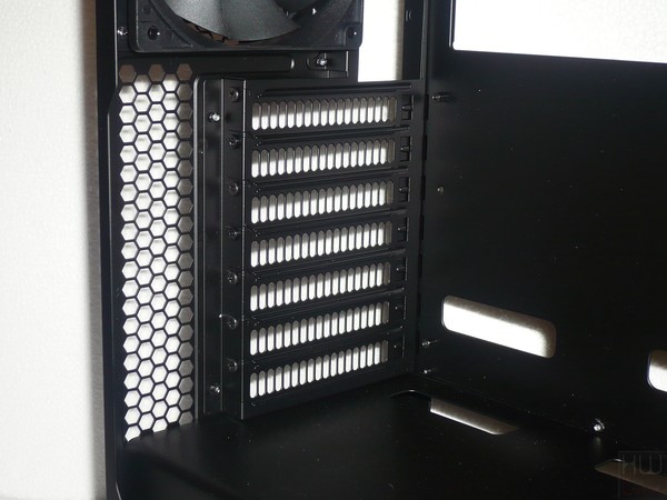 063-silverstone-redline-foto-case-interno-particolare-slot-espansione-griglie