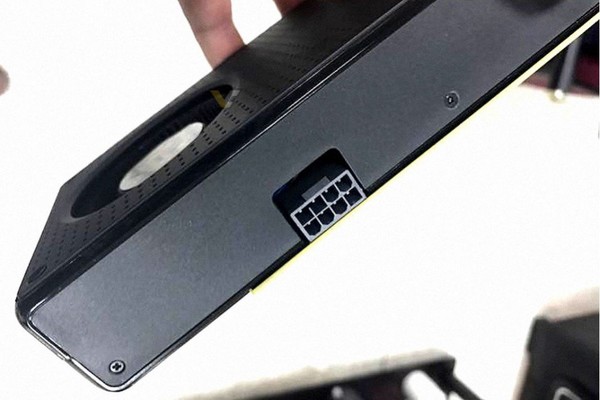 AMD_Radeon_RX_580_e_RX_570_-_2