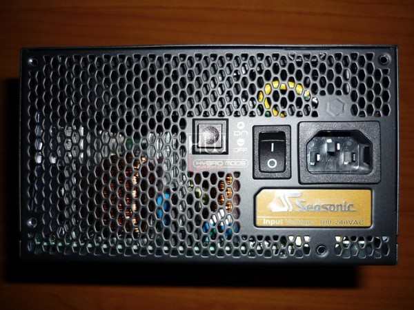 Seasonic_PRIME_Gold_750W_-_Uno_sguardo_da_vicino_-_2