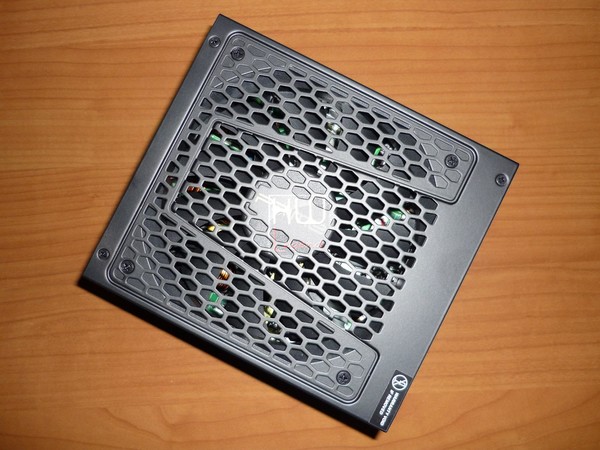 Seasonic_PRIME_Gold_750W_-_Uno_sguardo_da_vicino_-_4