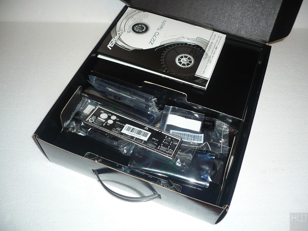 020-asrock-z270-taichi-foto-confezione-interno