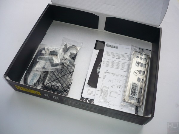 020-asus-x370-pro-prime-foto-confezione-interno