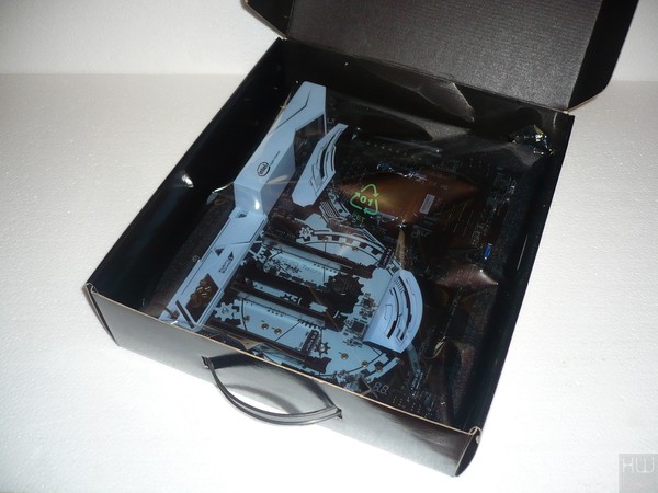 021-asrock-z270-taichi-foto-confezione-interno