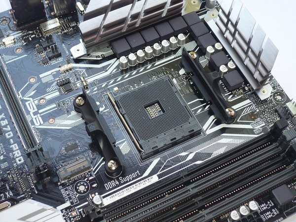029-asus-x370-pro-prime-foto-scheda-zona-socket