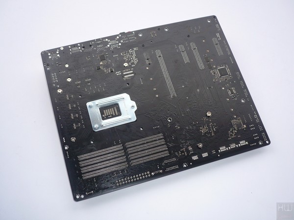 030-asrock-z270-taichi-foto-scheda-retro