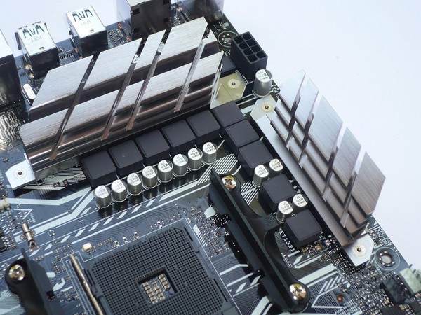 030-asus-x370-pro-prime-foto-scheda-zona-socket-particolare-circuiteria
