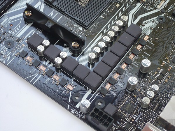 032-asus-x370-pro-prime-foto-scheda-zona-socket-particolare-circuiteria