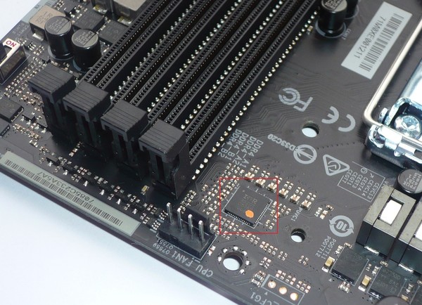 039-asrock-z270-taichi-foto-scheda-zona-socket-particolare-circuiteria-controller