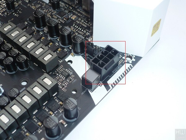 040-asrock-z270-taichi-foto-scheda-zona-socket-particolare-circuiteria-conn-8pin-eps