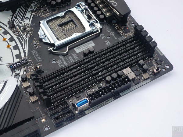041-asrock-z270-taichi-foto-scheda-slot-ddr4