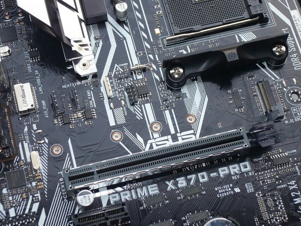 044-asus-x370-pro-prime-foto-scheda-conn-m2-pcie