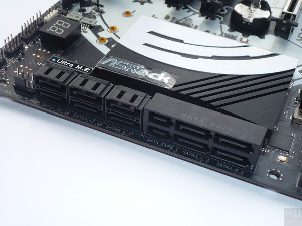 045-asrock-z270-taichi-foto-scheda-porte-sata-sata-express