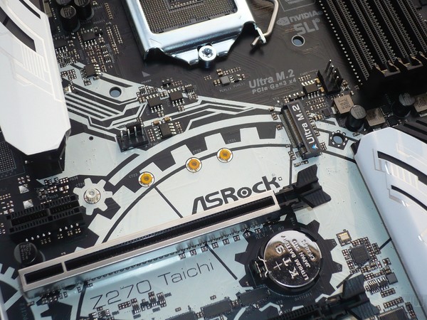 047-asrock-z270-taichi-foto-scheda-conn-ultra-m2