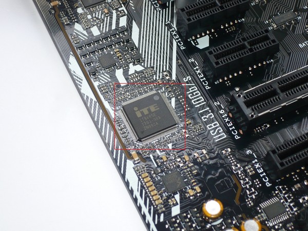 047-asus-x370-pro-prime-foto-scheda-chip-hwmonitoring