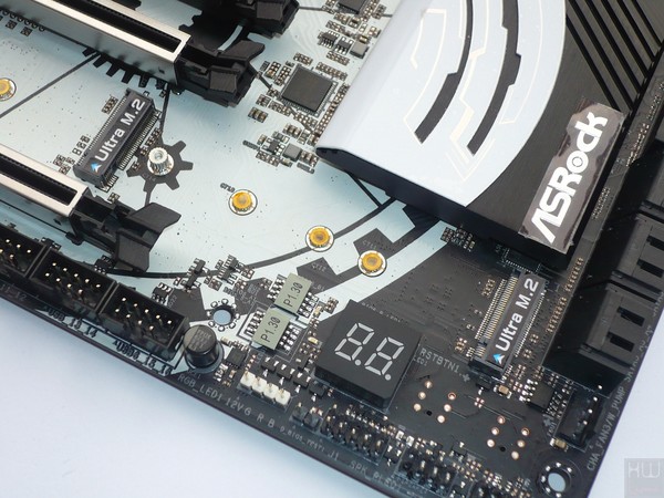 048-asrock-z270-taichi-foto-scheda-conn-ultra-m2