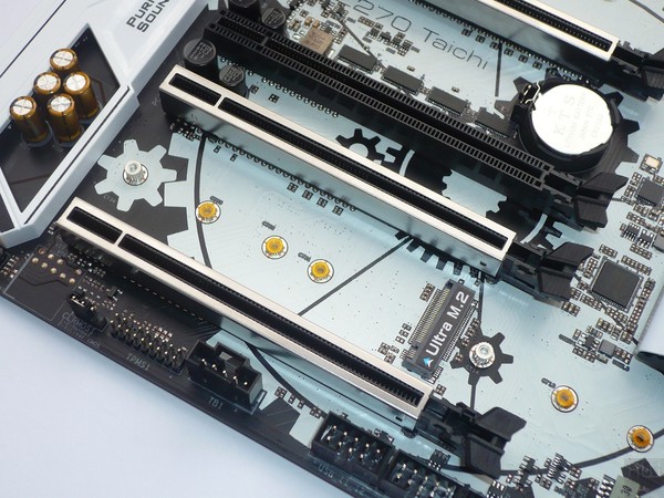 049-asrock-z270-taichi-foto-scheda-conn-ultra-m2