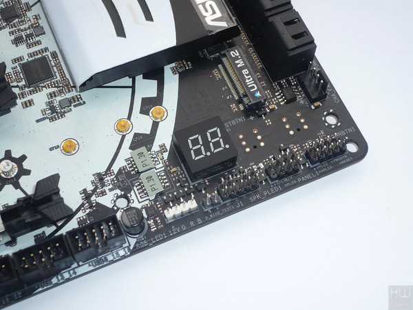 053-asrock-z270-taichi-foto-scheda-doppia-eeprom-bios-debug-display-led