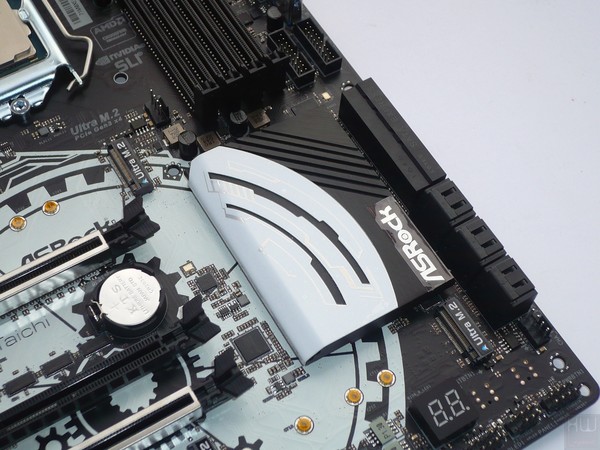 057-asrock-z270-taichi-foto-scheda-particolare-dissy-pch